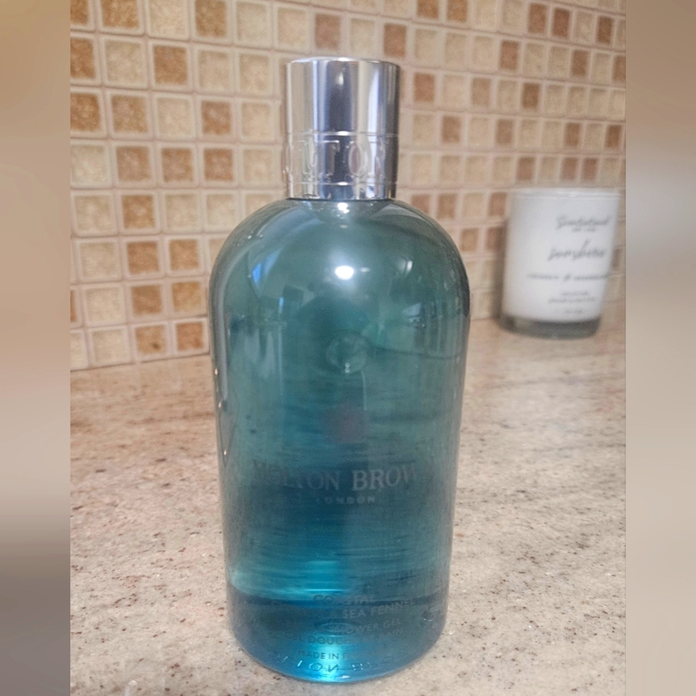 Molton Brown Coastal cypress & sea fennel bath Body Wash in Clear plastic Bottle
